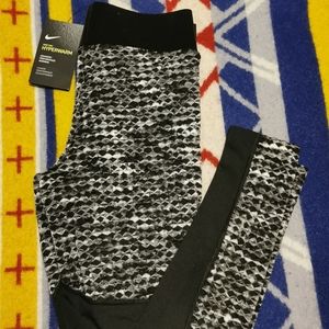 NWT ladies Nike leggings